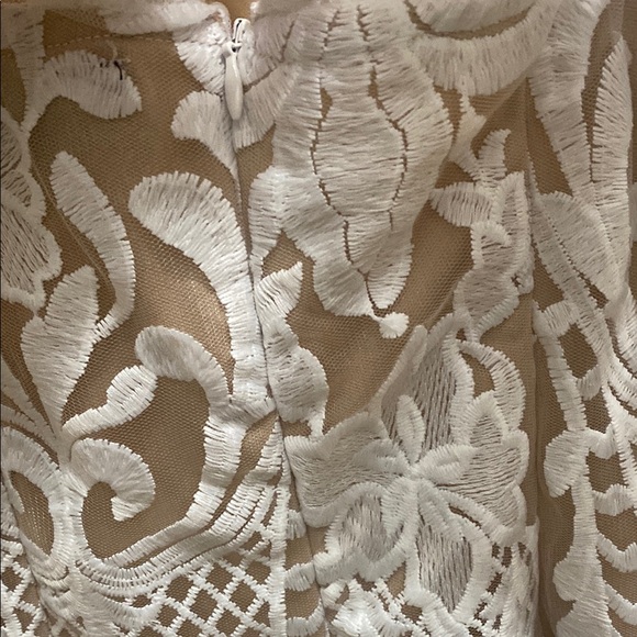 Vici White Lace strapless Dress - Picture 5 of 5